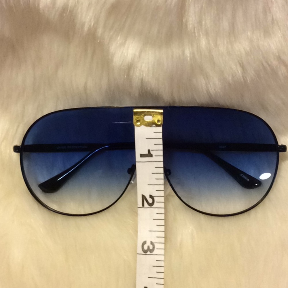 Oversized Sunglasses - Picture 6 of 6